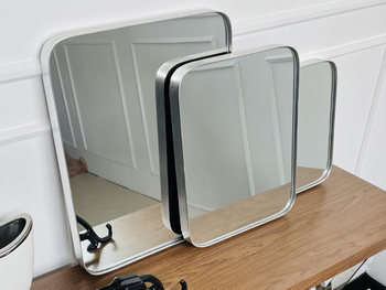 Zaokrąglone lustro retro w srebrnej oprawie 60,7 x 80,7 cm 16F-571