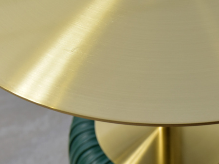 Złoty stolik z zieloną podstawą Ø40x55 cm T087C