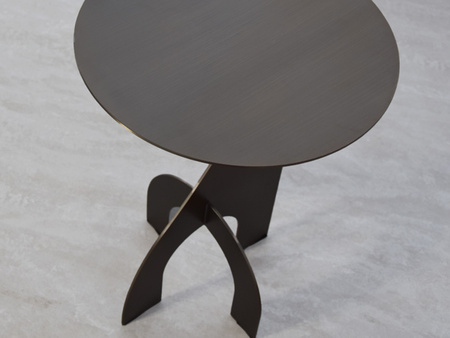 Stolik w kolorze metalizowanego brązu Ø40x40 cm A67