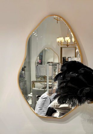 Lustro o nieregularnym kształcie w złotej ramie 160x110 x3,5 cm 23F-1200